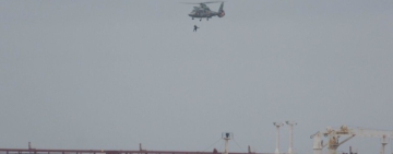 Евакуират част от екипажа на танкера, заседнал край Ахтопол